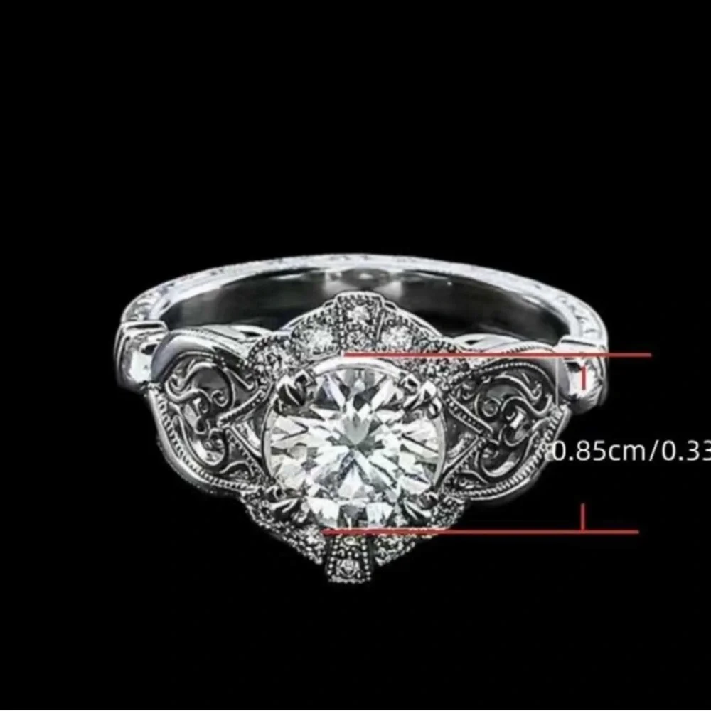 NWT Exquisite Zircon‎ Ring
